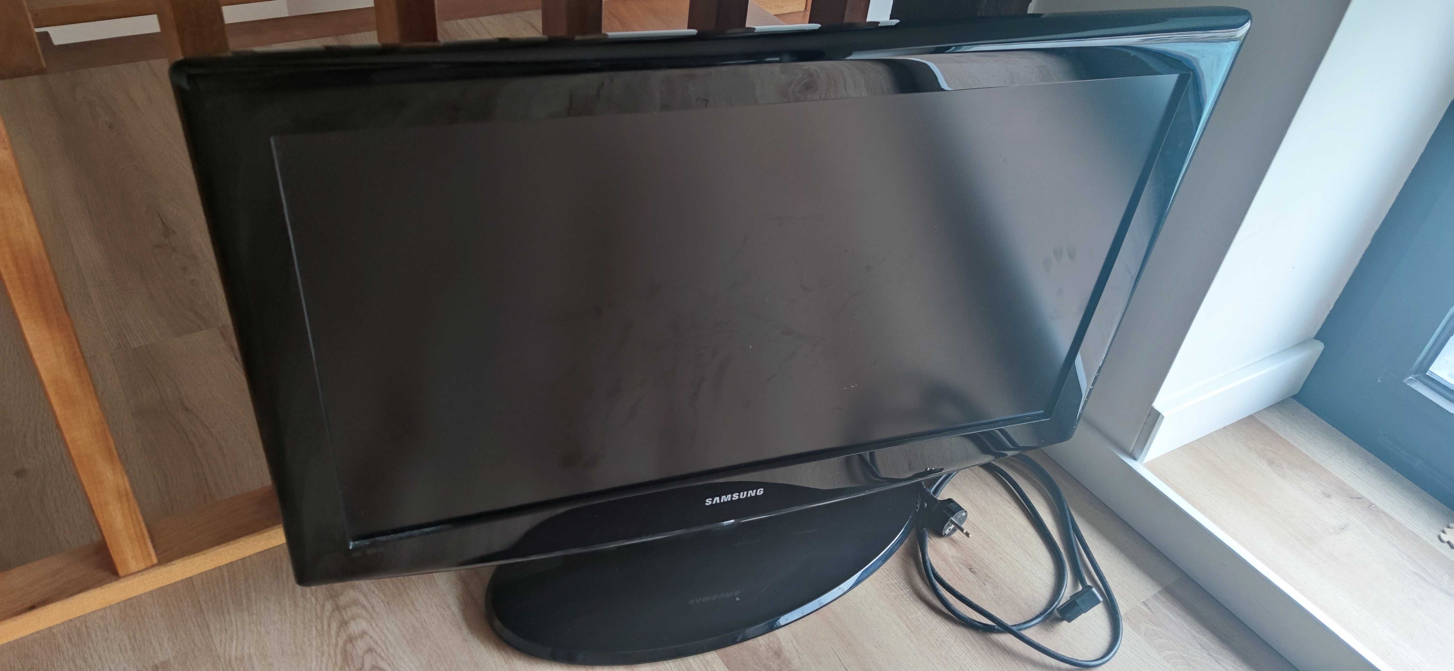 TV SAMSUNG com pequeno defeito (para peças ou uso)