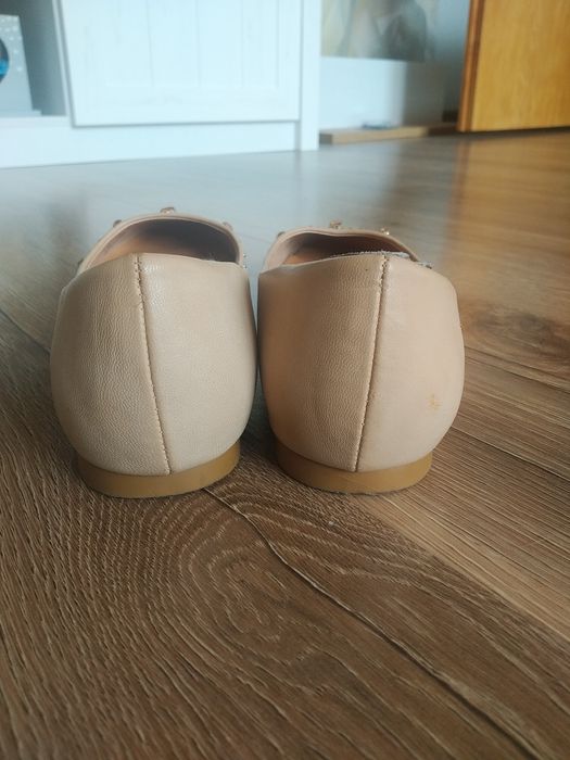 Beżowe balerinki Stradivarius