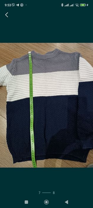 Свитер  с паетками ,новогодний ,праздничный на девочку 8-12 лет