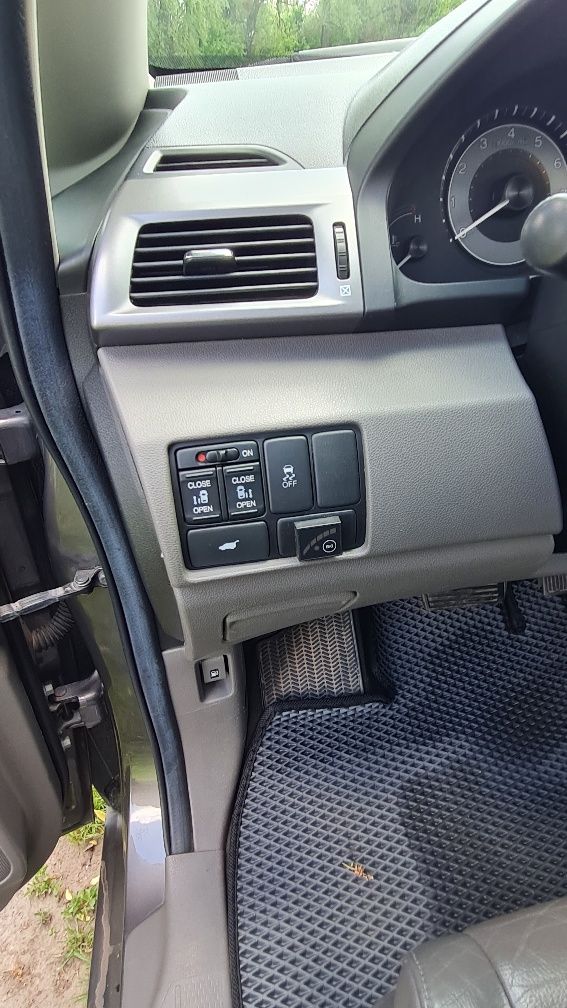 Продам Honda Odyssey 2011