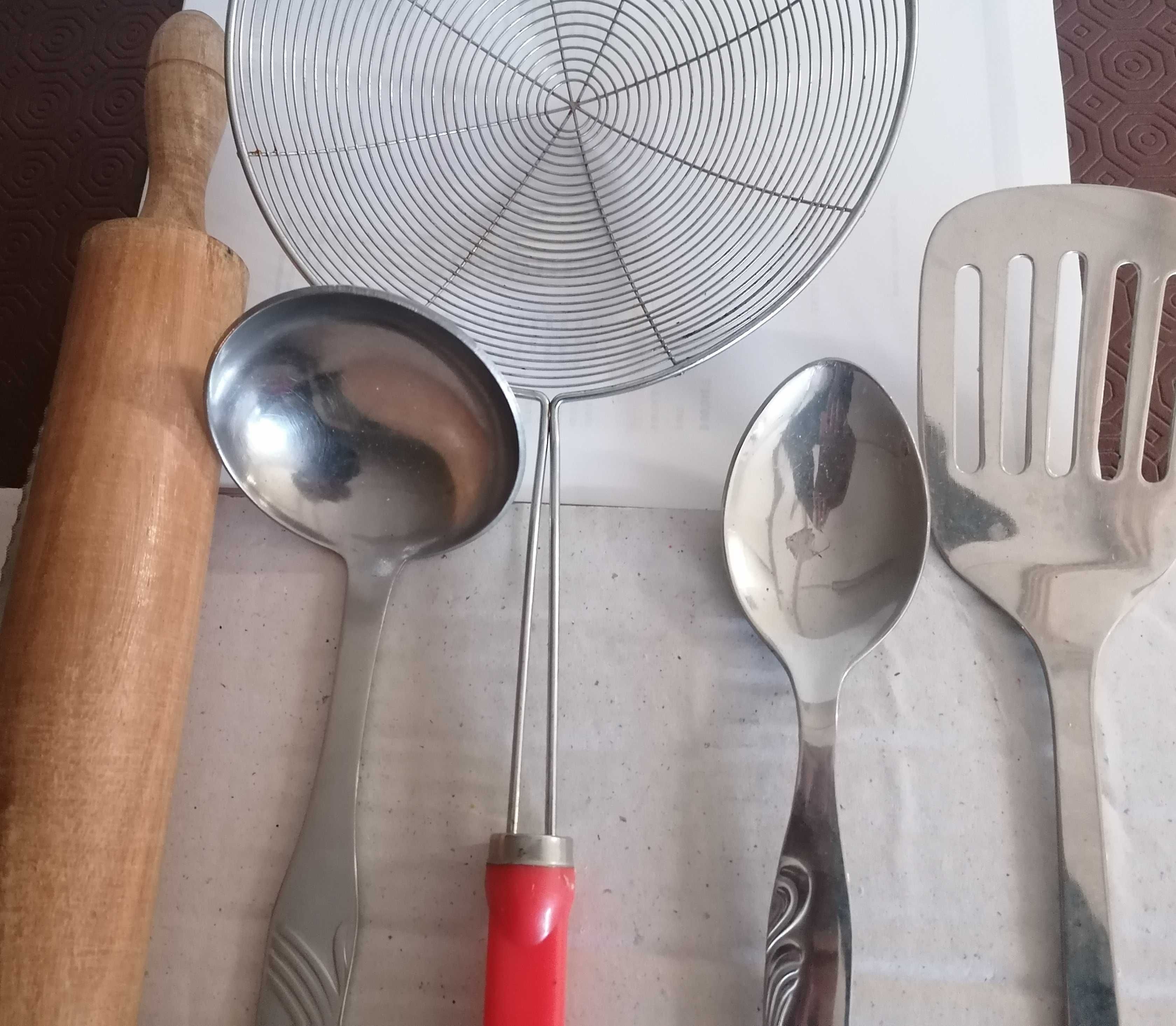 Rolo, faca, colheres de cozinha e outros, lote por 5€