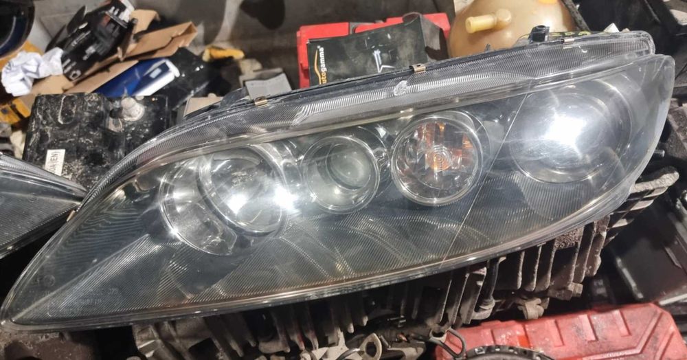 lampy przednie przód ksenony xenon Mazda 6komplet
