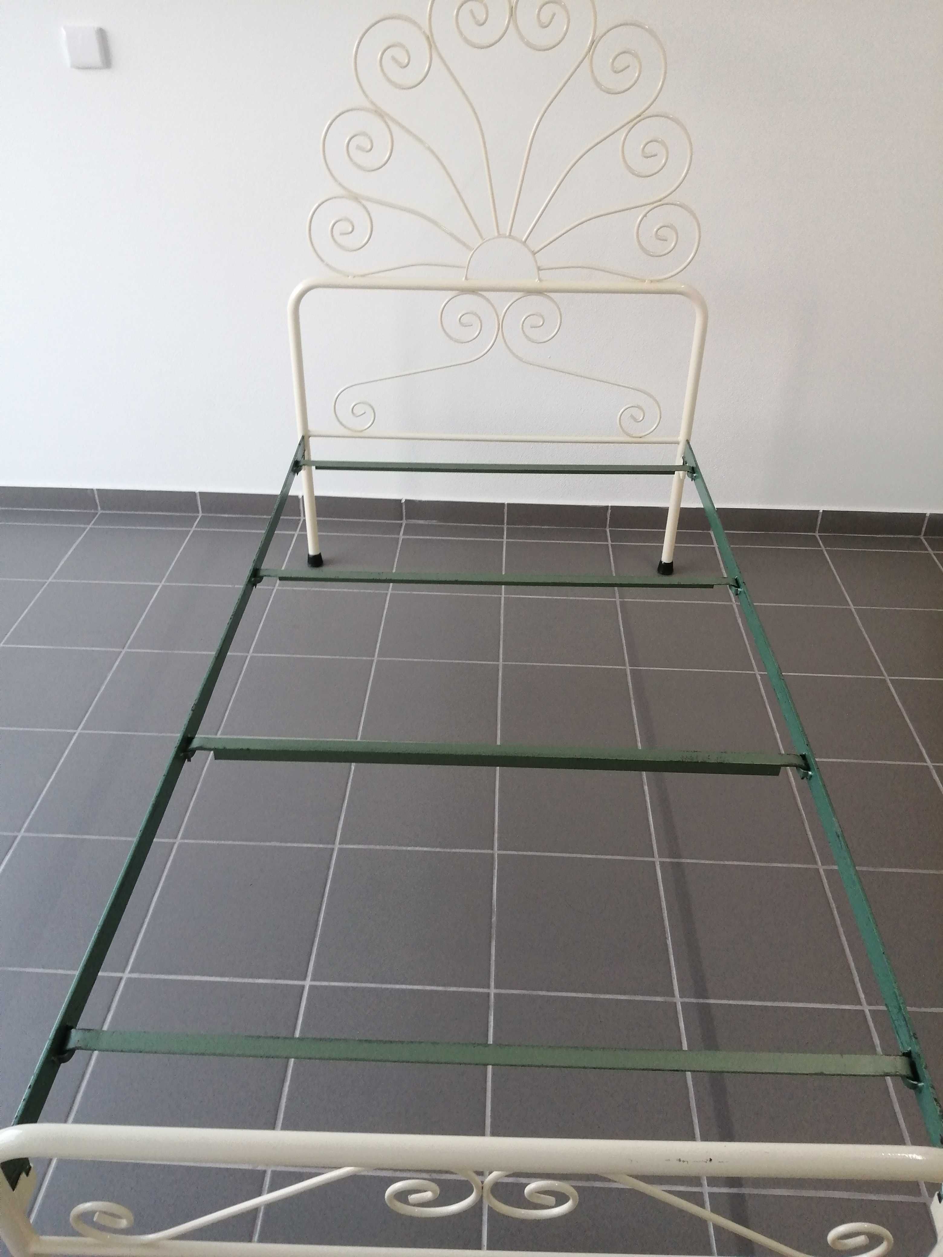 Cama de ferro criança (corpo e meio)