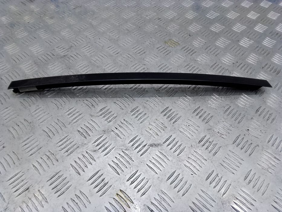 Направляющая стекла задней левой двери 51352990831 для BMW X1 E84 2009