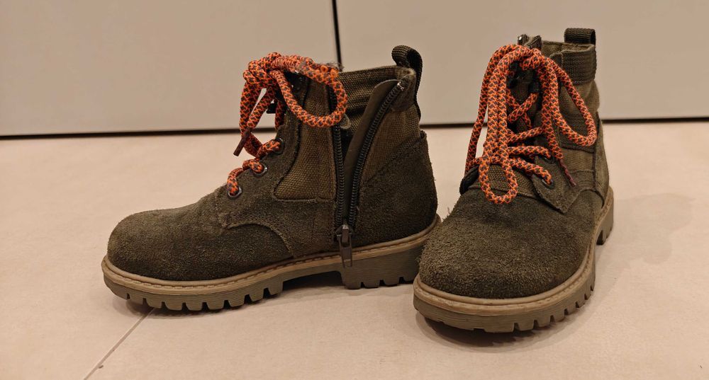 Buty chłopięce zamszowe za kostkę idealne na jesień