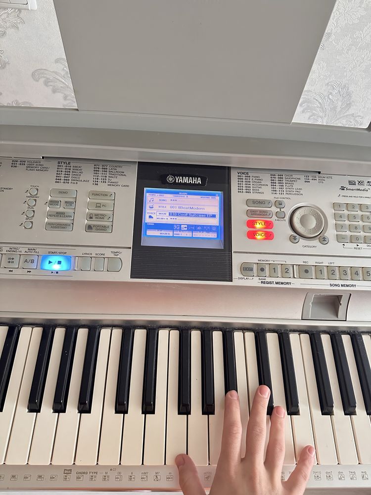 Синтезатор Yamaha Portable Grand DGX-305