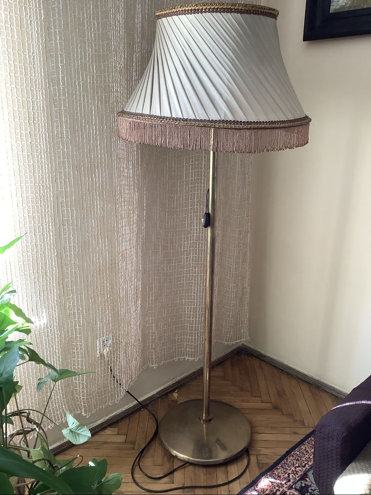 Lampa stojąca z abażurem