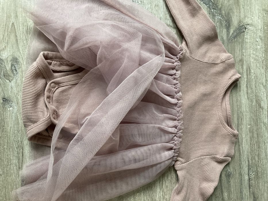 Body z tiulem H&M rozm.68 bawełna organiczna - stan idealny