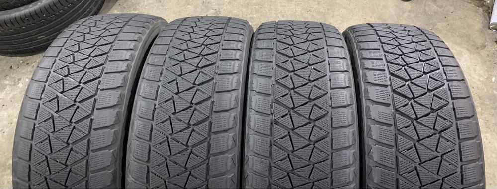 Шини Bridgestone Blizzak DM-V2 285/50 R20