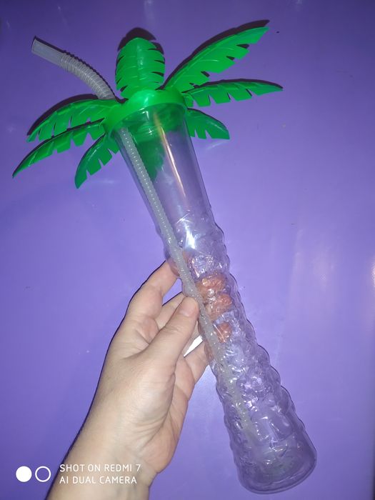 Стакан в форме пальми с трубочкой