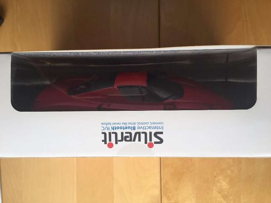 1:16 Ferrari R/C (zdalnie sterowany) iPhonem/iPadem/iPodem z Bluetooth