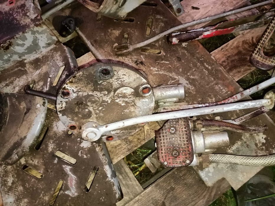 blachy pomosty pedały hamulca MF massey Ferguson Ursus 255,2812,3512