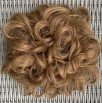 Włosy doczepiane, miodowy blond, zawijany kok na gumce 90 cm ( 225 )