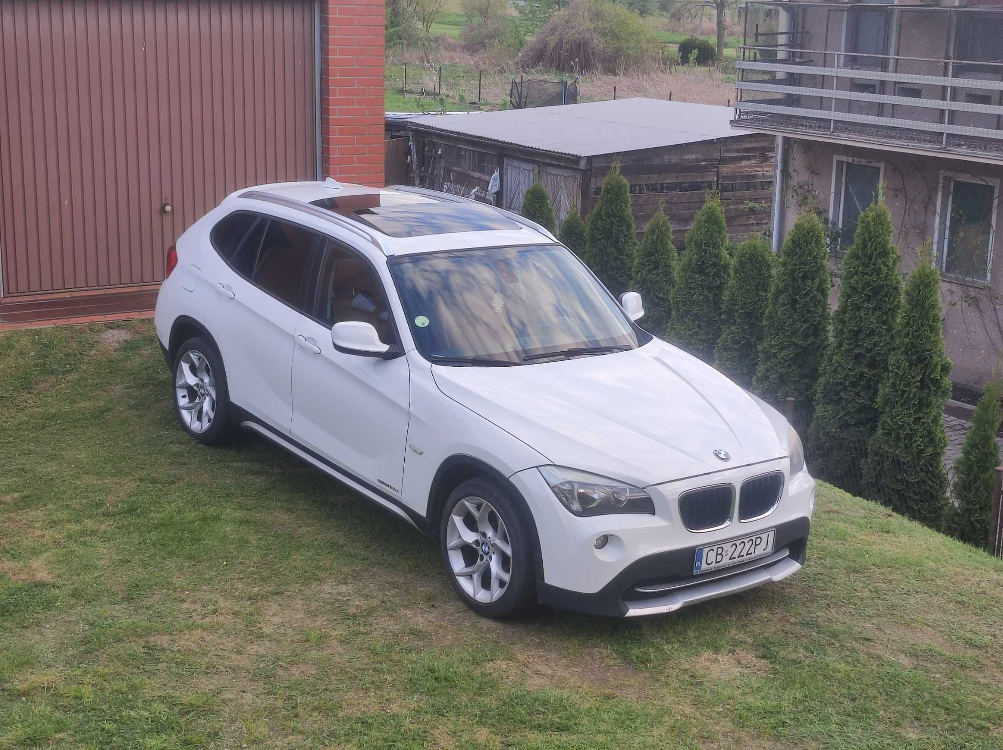 BMW X1, panorama, rude skóry, duża nawi alu 18 bezwypadkowy biały 2.0D
