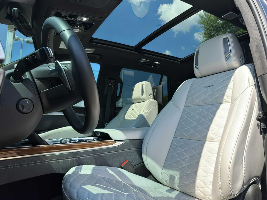 Cadillac Escalade      2025