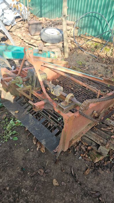 Продам картоплекопалку двох рядну стрічкова( ленточна)