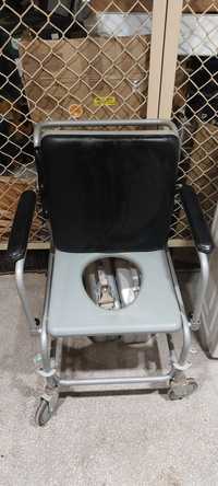 Wózek inwalidzki,  toaleta