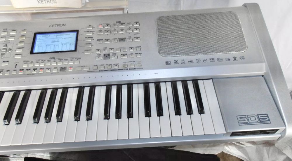 Teclado Ketron SD5
