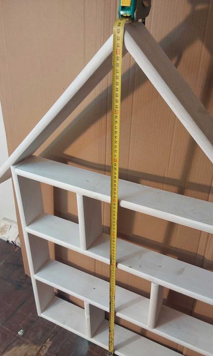 Półka w kształcie domku