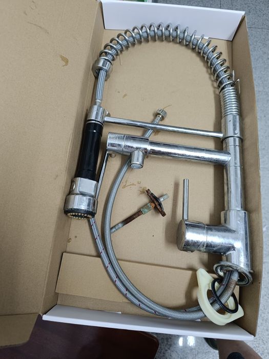 Torneira de bancada com chuveiro