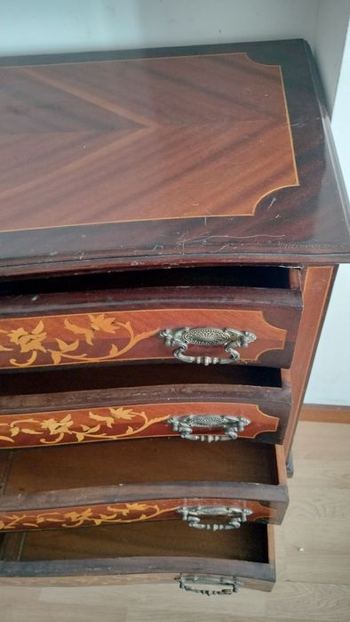 Cómoda vintage (defeito visível na última foto)