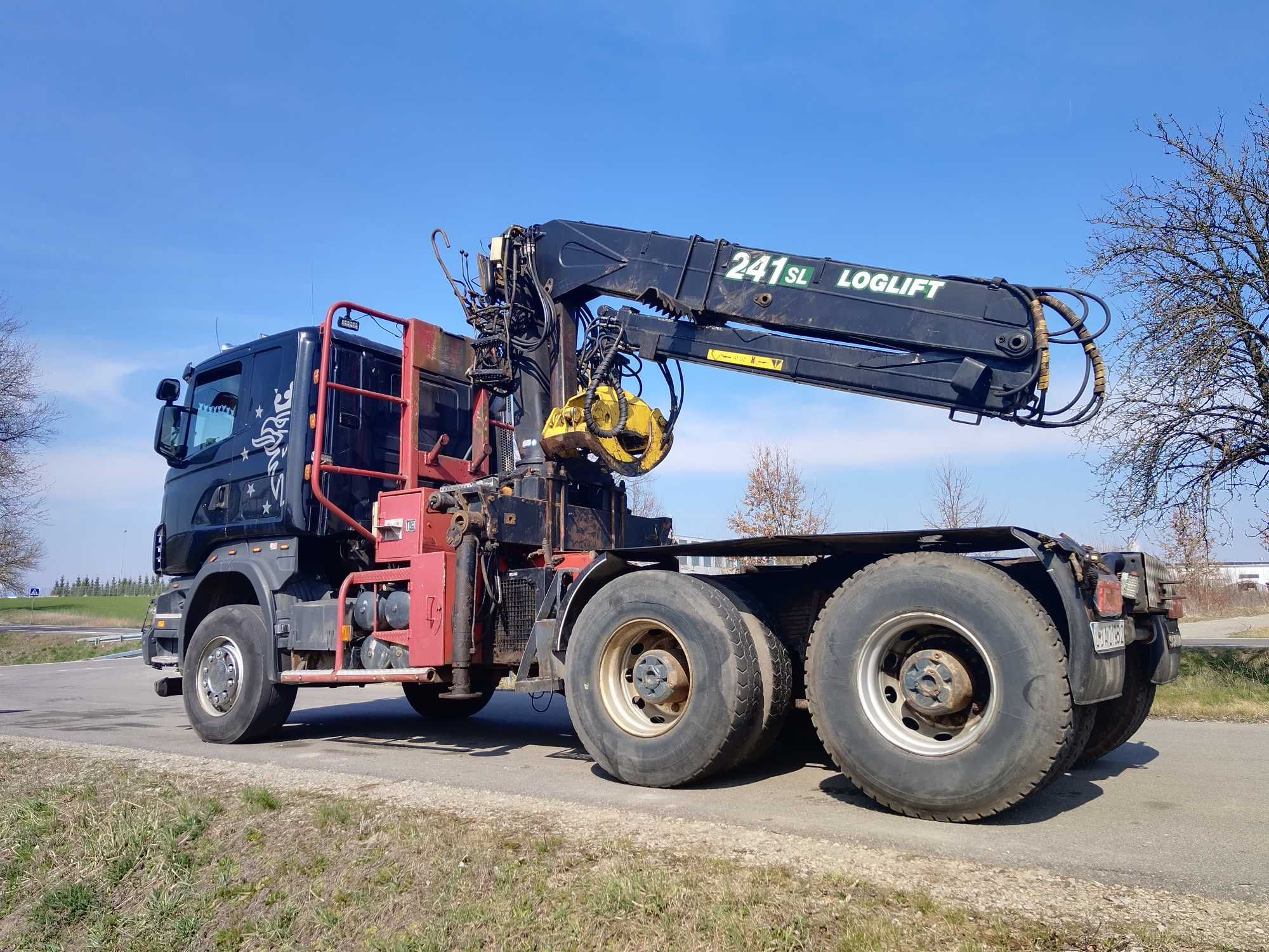 Scania R580 6x4 do drewna dłużycy lasu