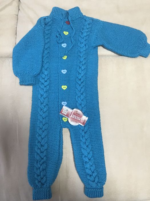 Вязаный комбинезон на мальчика ( ручная работа)