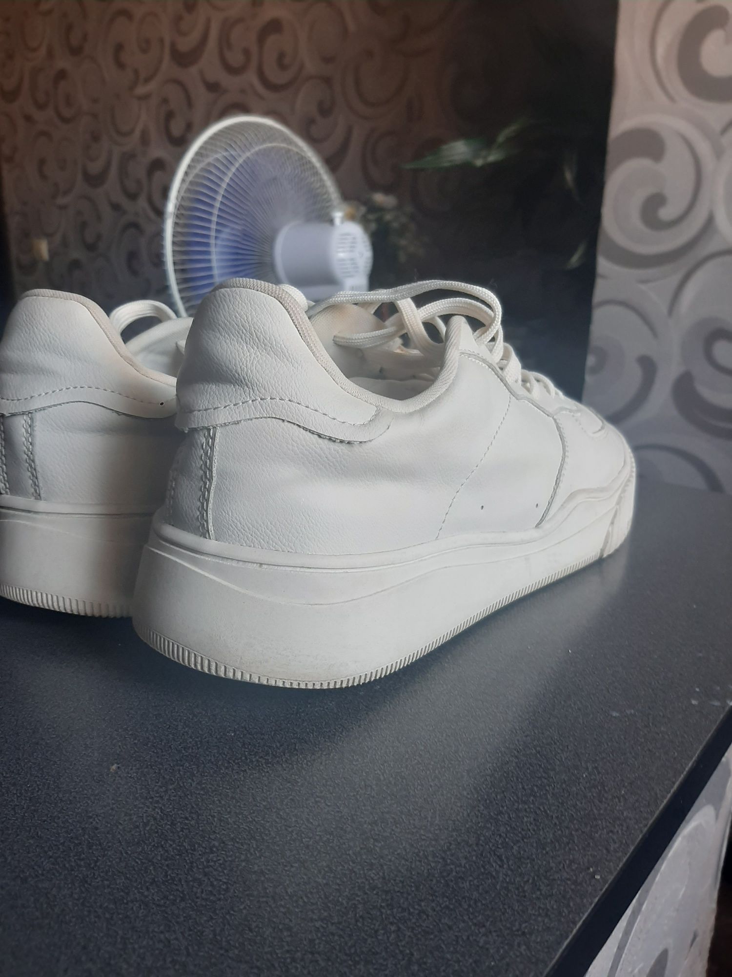 Кросовки Кеды Zara 
Кеды Nike
Кеды женские Ni
