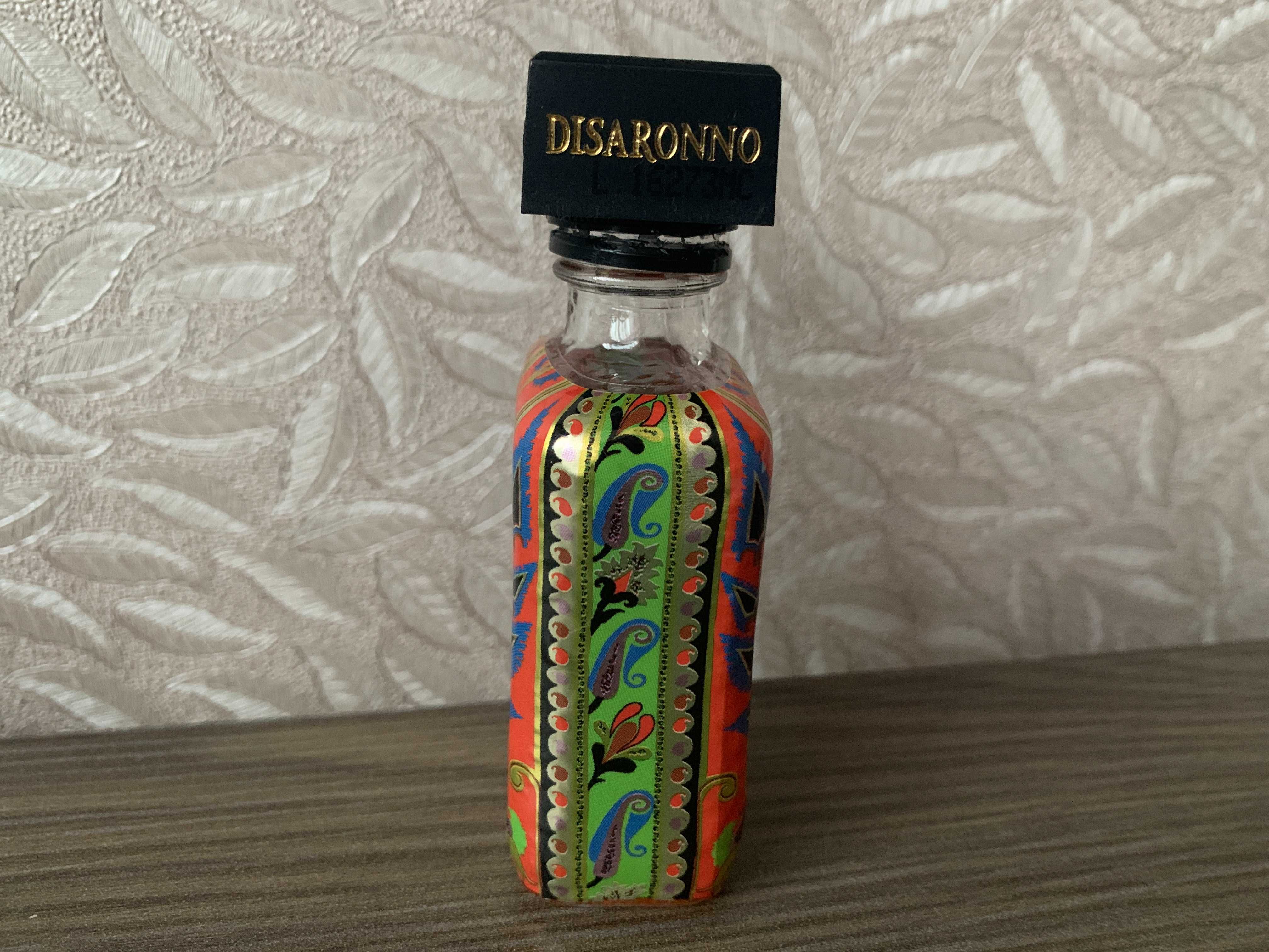 Disaronno Etro флакон с напитком