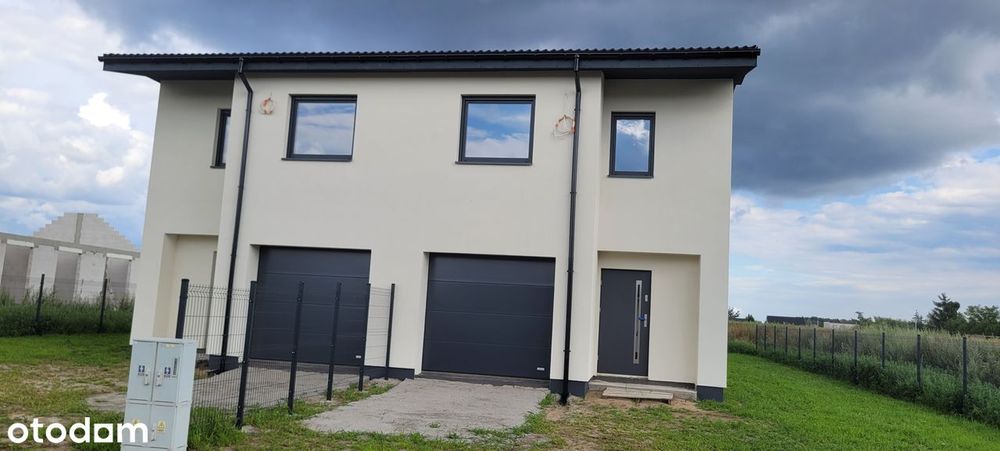 Dom, cześć bliźniaka na sprzedaż o pow. 133m2 z garażem.