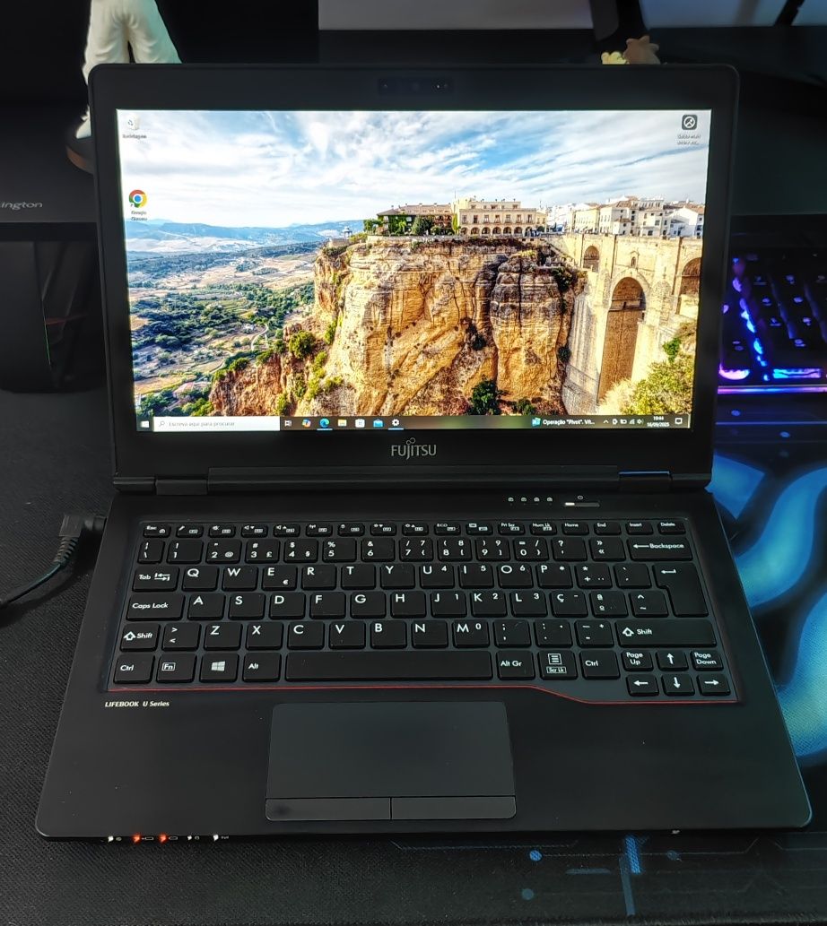 Portátil Fujitsu LifeBook U727