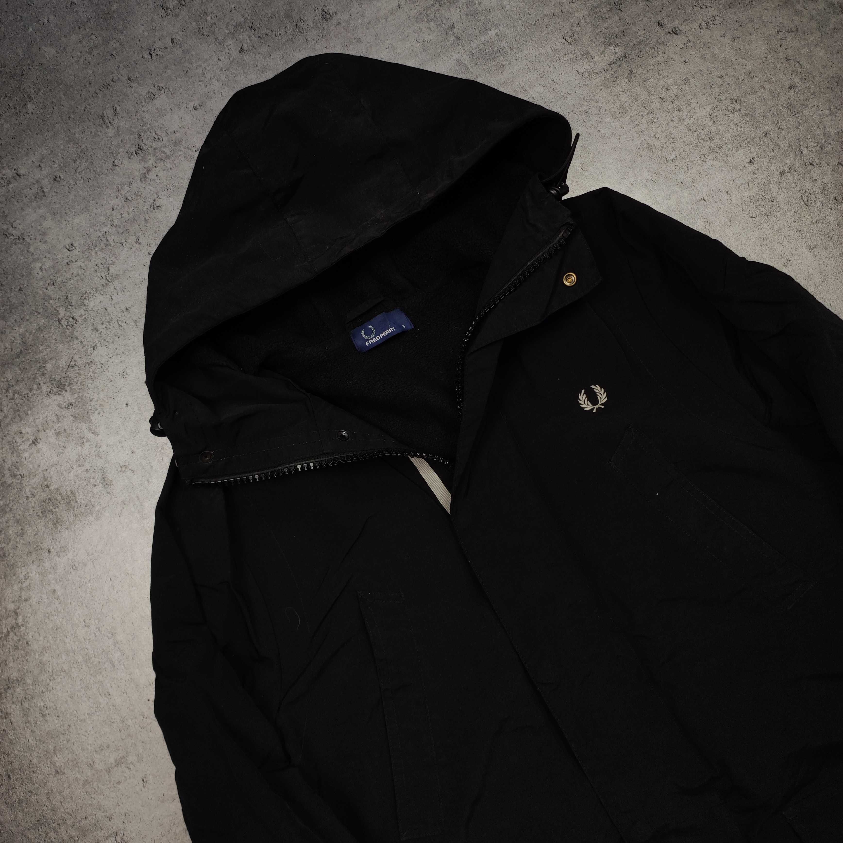 MĘSKA Kurtka Lekka Dłuższa Parka Czarna Fred Perry Polar Ocieplona FP