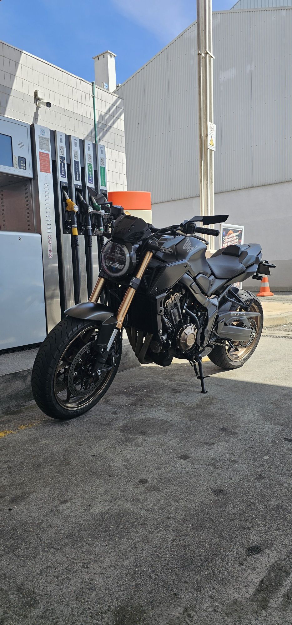 Honda cb650r 2021