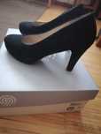 Sapatos camurça pretos, tacão alto, novos, tam 36, Guimarães