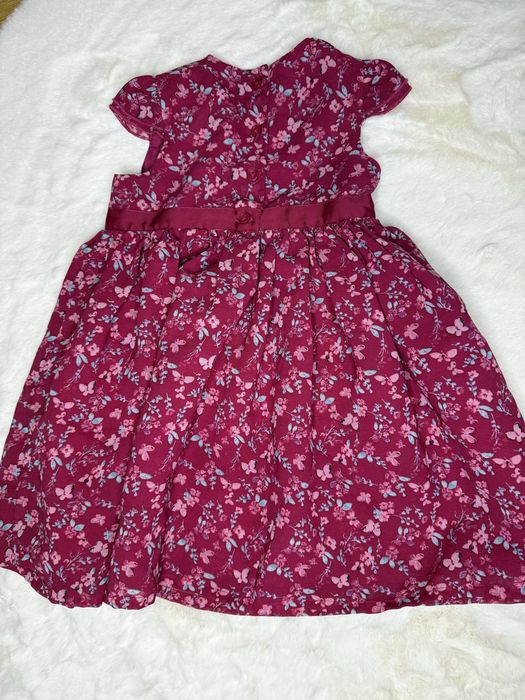 Długa różowa sukienka z krótkim rękawem dla dziewczynki