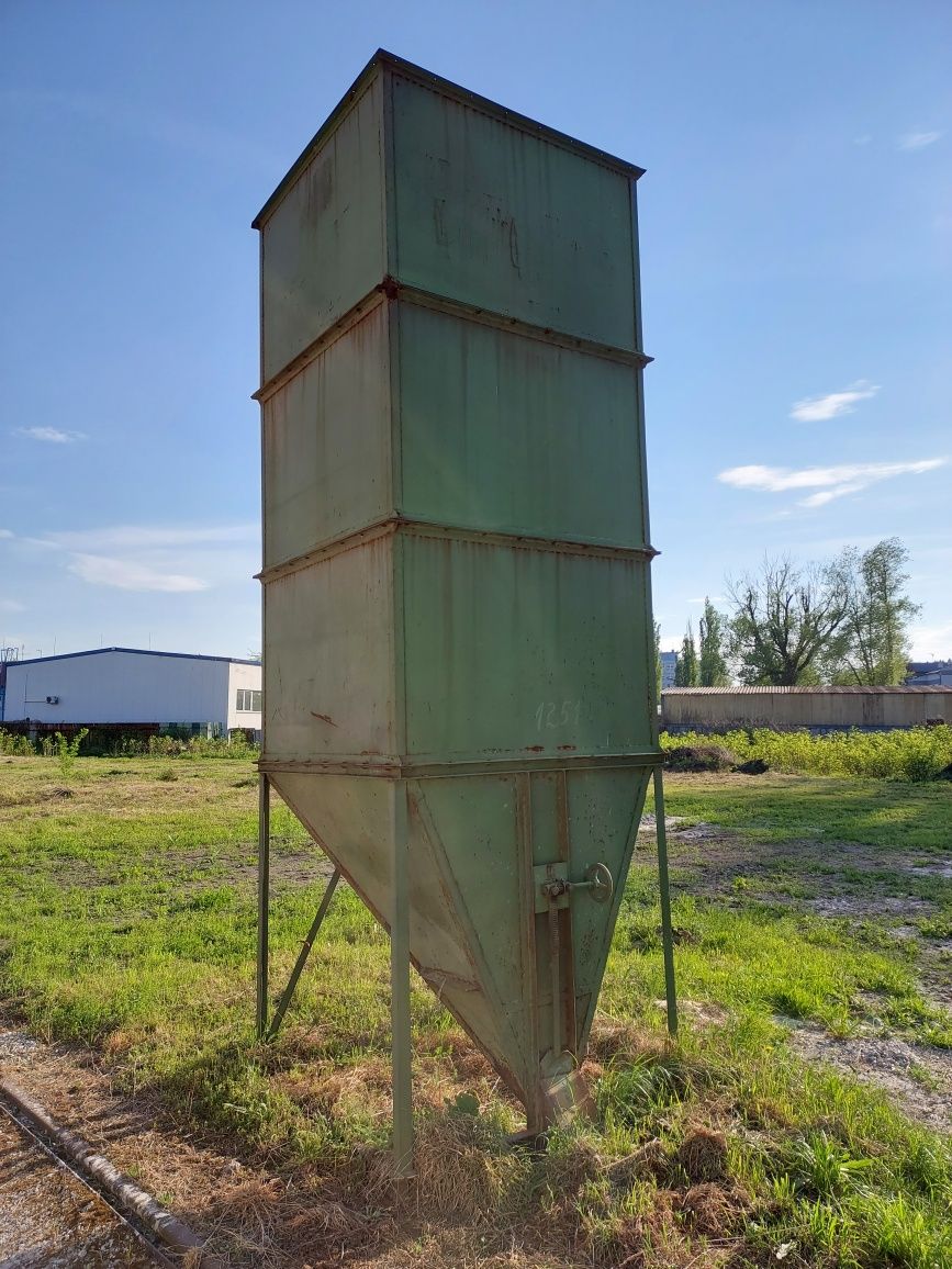 Silos zbożowy z ramą