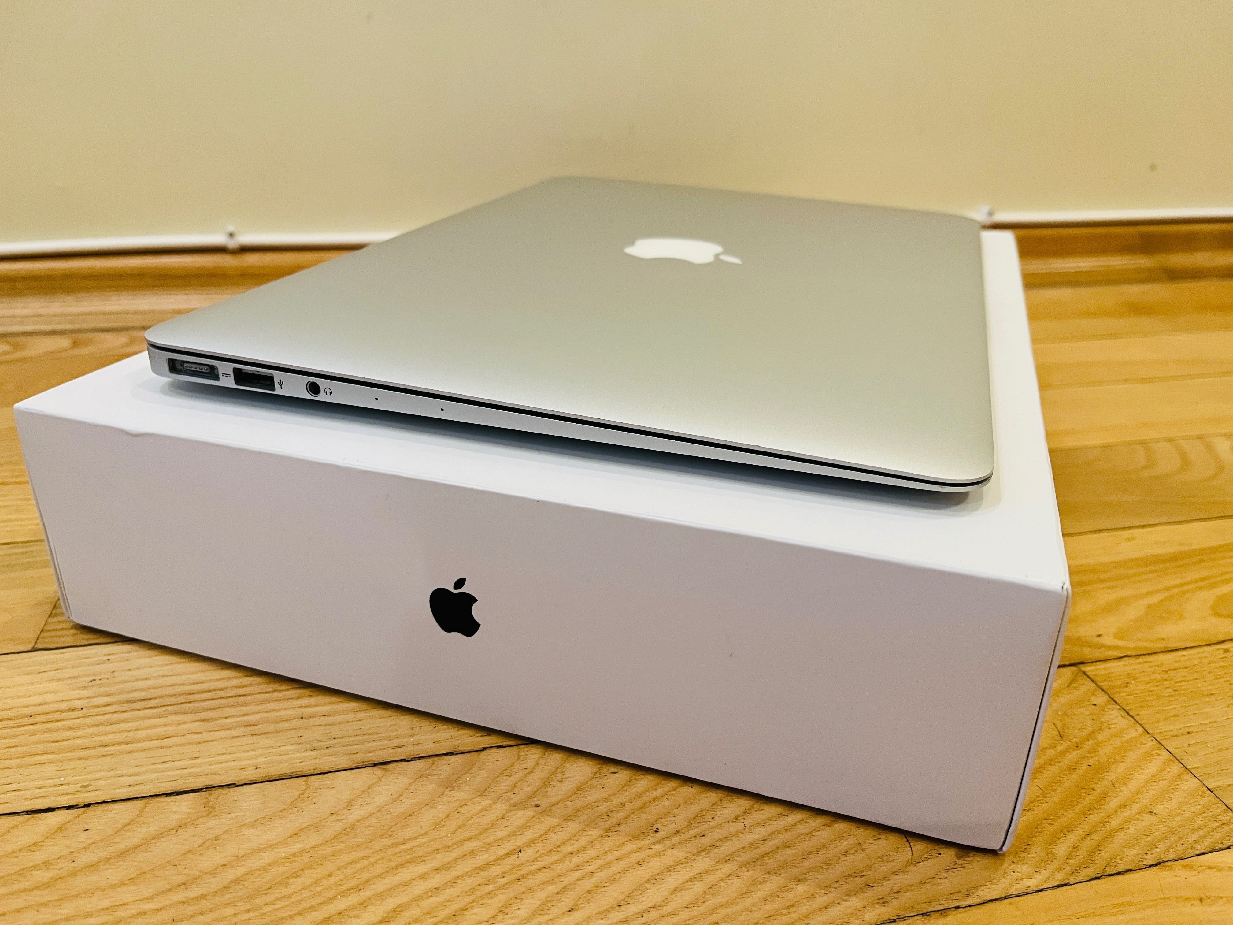 Apple MacBook Air 13" early 2015 i5 1,6Ghz/4GB/128GB