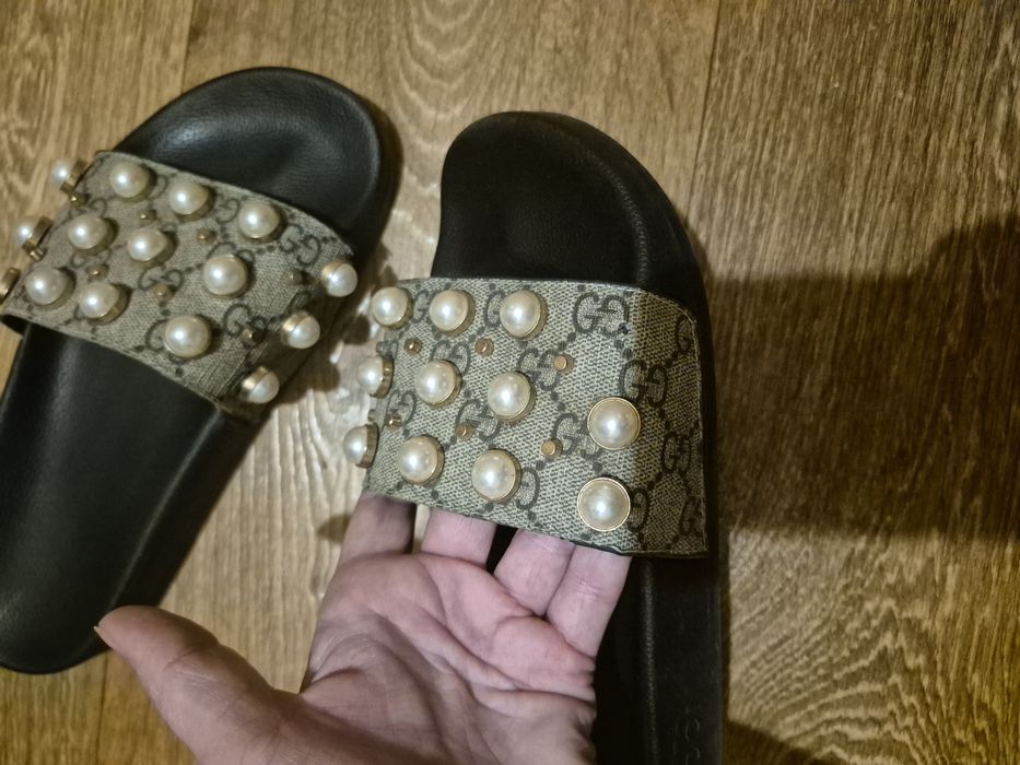 Шикарные шлепанцы Gucci
