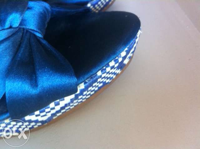 Sandálias/Sapatos em cetim azul nº 40