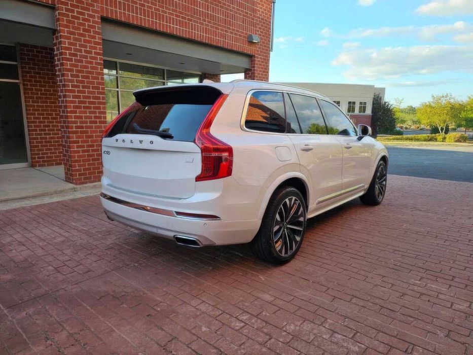 Volvo XC90      2021