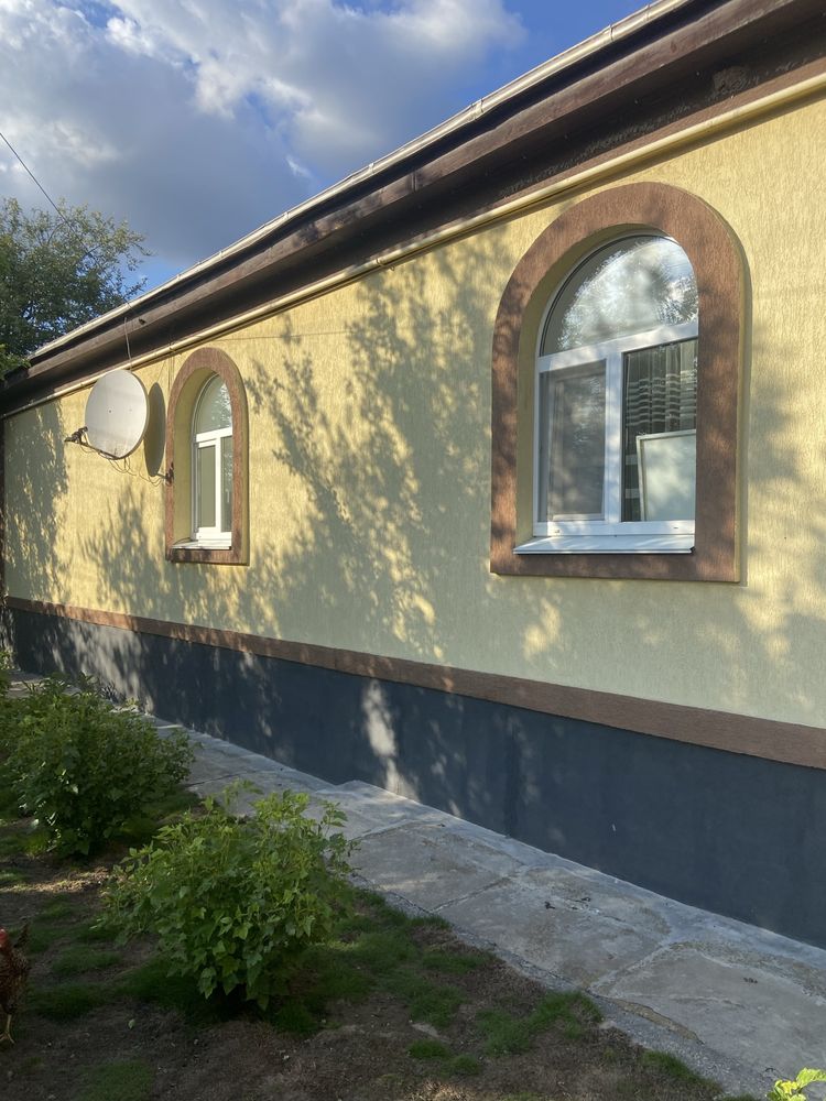 Продам затишний будинок біля водойми, 5 кімнат(3окремі), гараж на 2а/м
