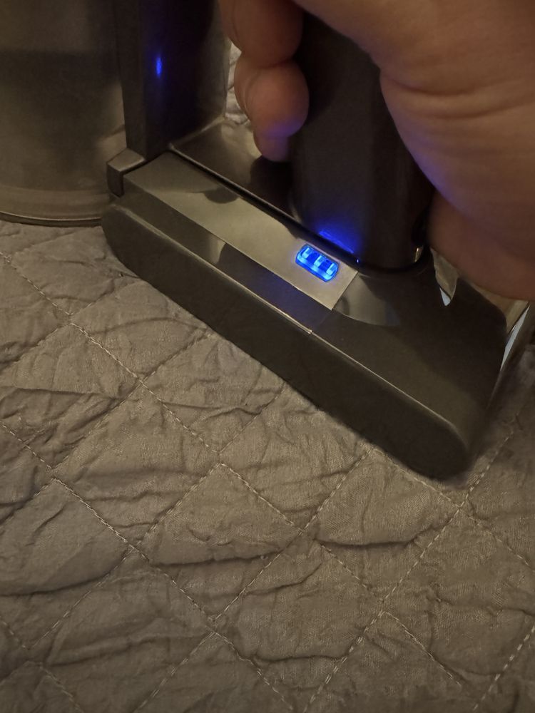 Duzy zadbany zastaw odkurzacz Dyson v8 Absolute nowa bateria filtry