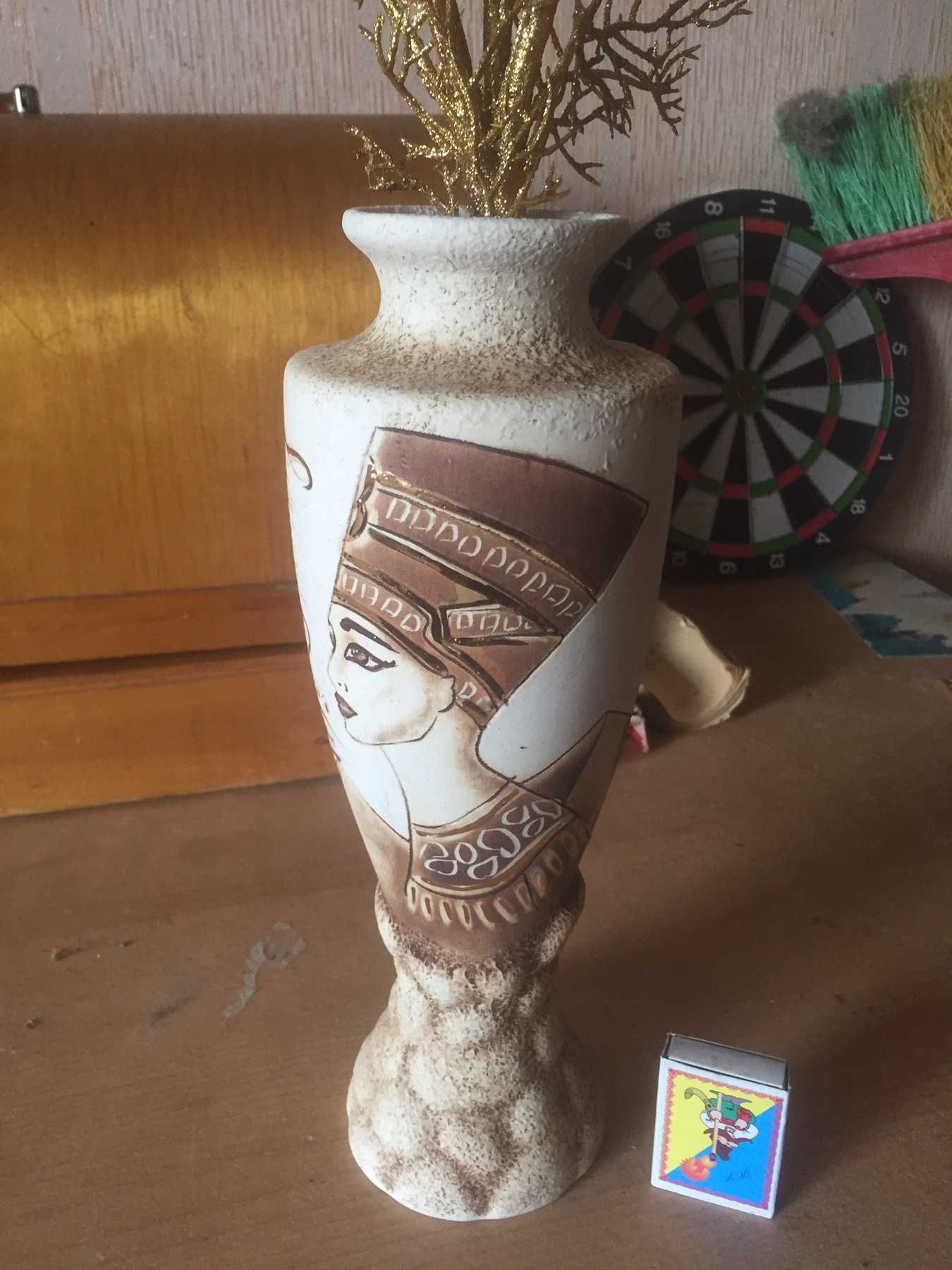 ваза в египетской тематике