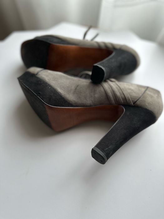 Туфлі сірі, чорна підошва. 38р. 150 грн.