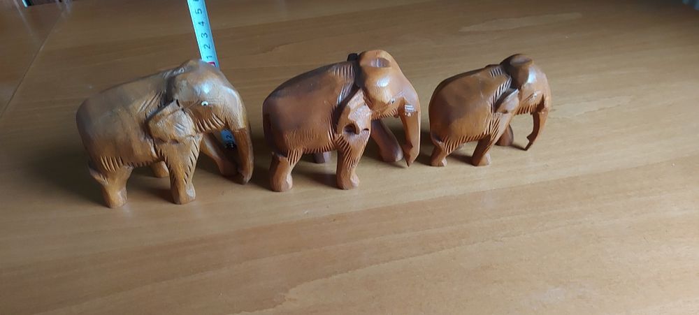 Rodzinka słoni z dtewna