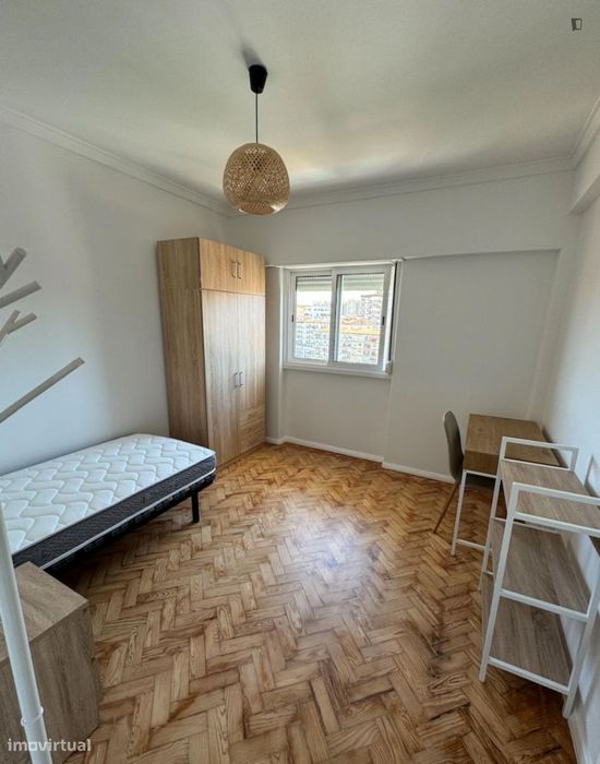 Quarto - localizado em Sacavém Lisbon