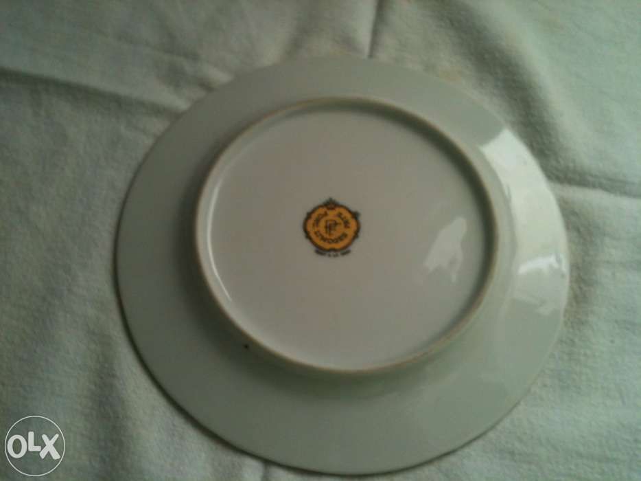 Antiguidade - Porcelana - prato Limoges Paté marca PF cor bordeaux