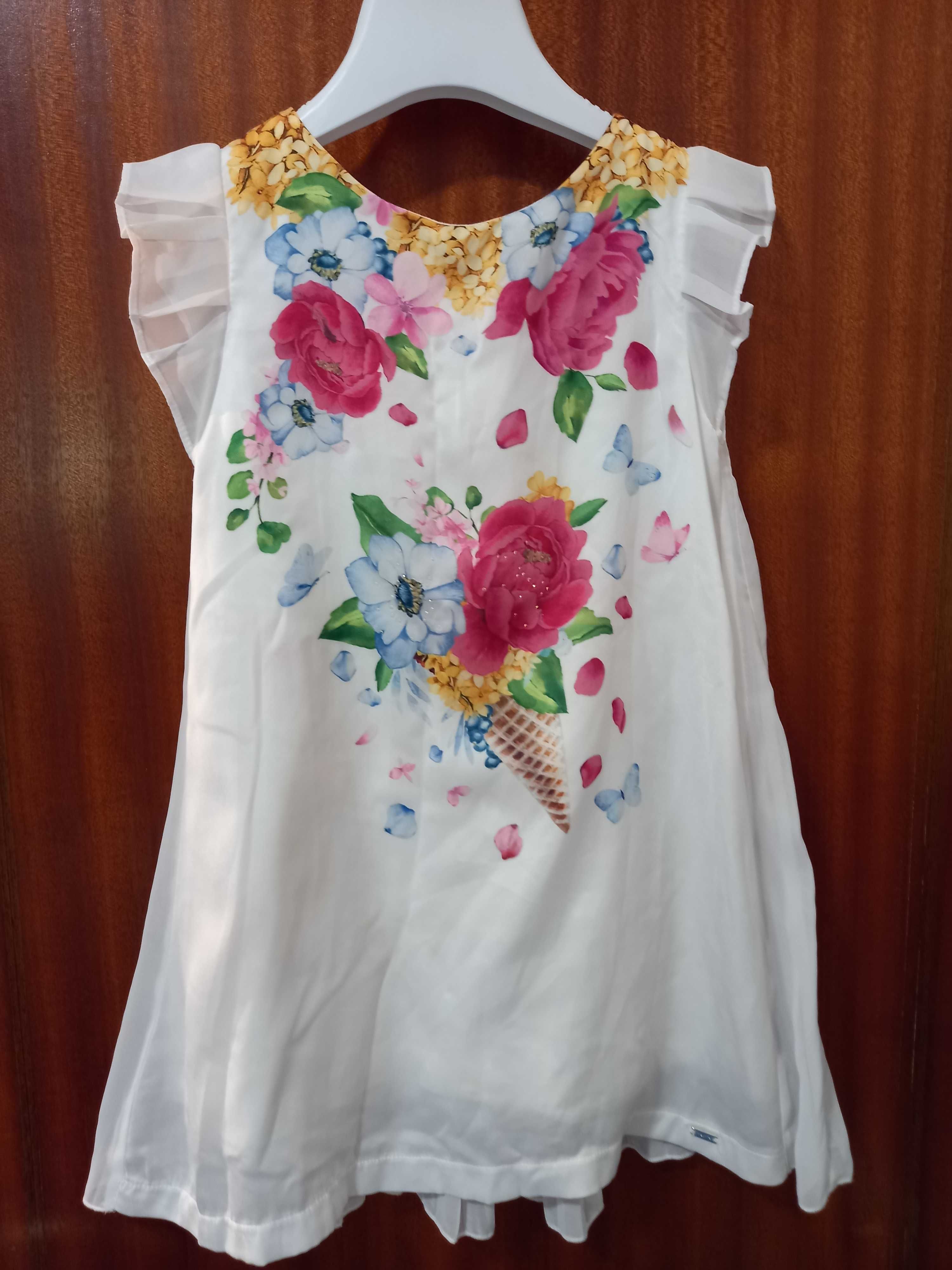 Vestidos para menina de 4 anos - Mayoral- Muito bom estado