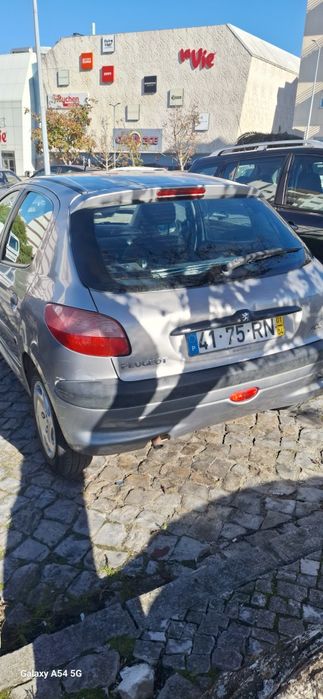 Carro em Bom Estado pronto a andar