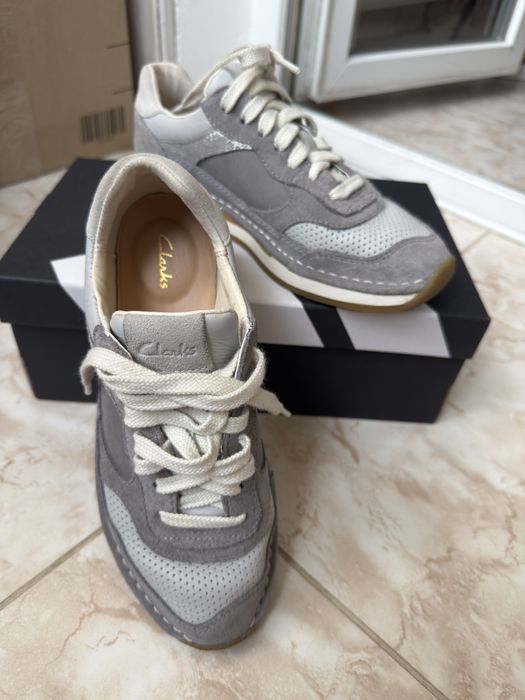 Кросівки Clarks у чудовому стані
